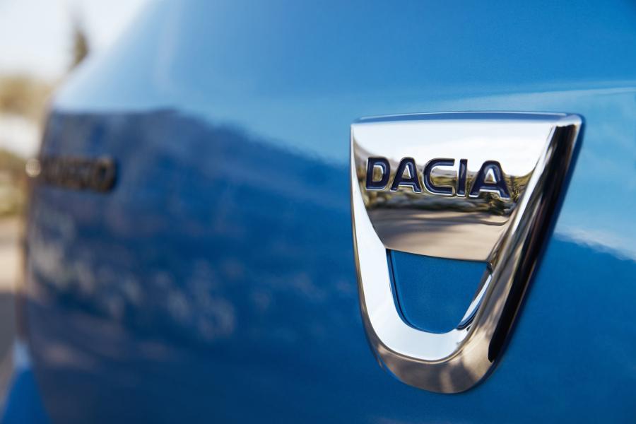 Логотип Dacia Sandero Stepway 2016 года  (фото 42 из 46)